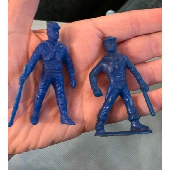 Set of 2 VINTAGE - Antique - Tim Mee Toy Navy Sailor Figurines - Picture 2 of 3
